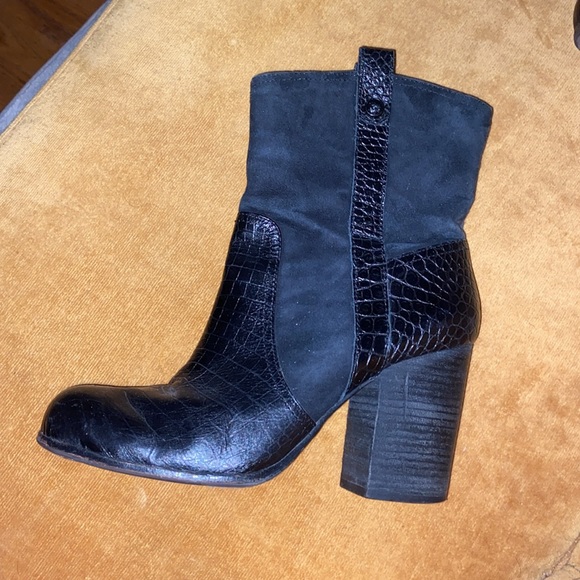 Vince Camuto Bennie leather and suede block heeled booties size 9 - Picture 1 of 14